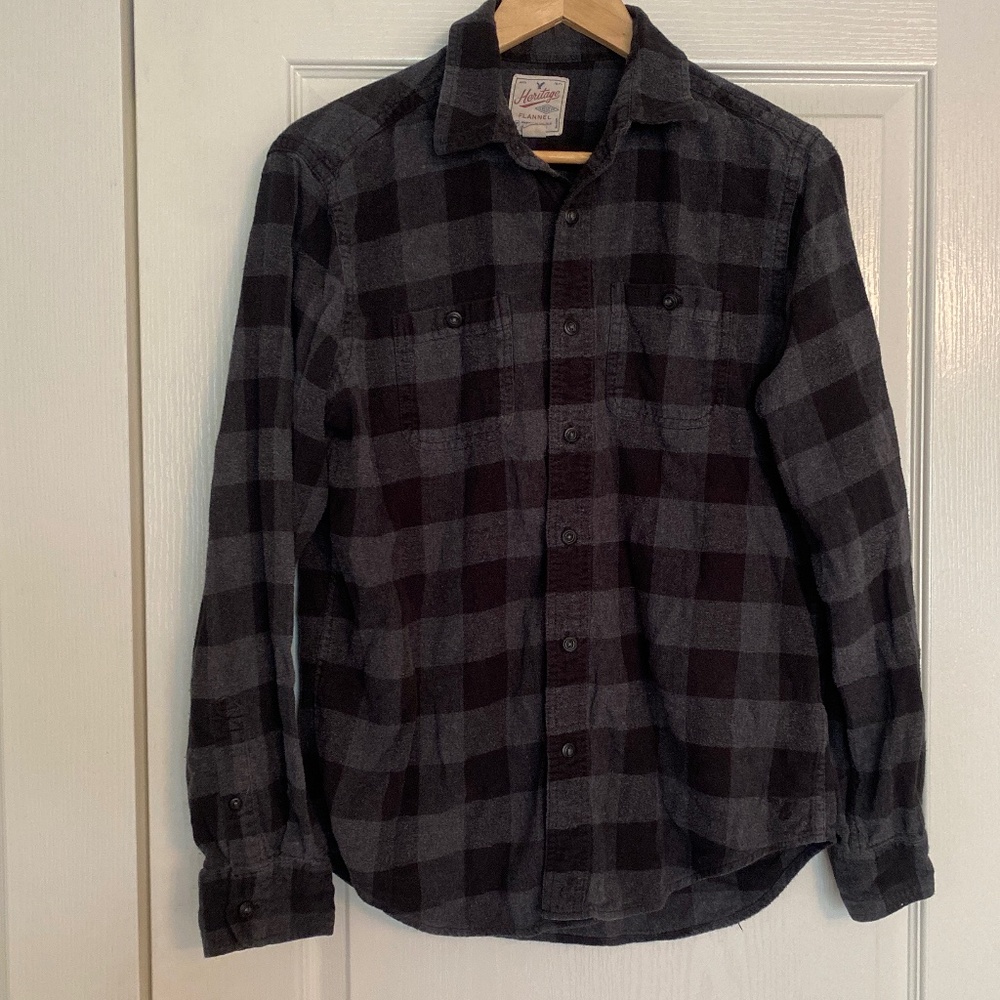 American Eagle Outfitters flannel long sleeve button up check shirt plaid